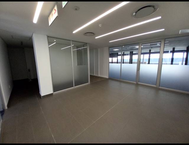 2,501M² OFFICE TO LET IN BRYANSTON